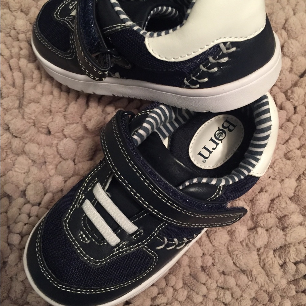 Baseball boys born sneakers. ⚾️NWOT⚾️